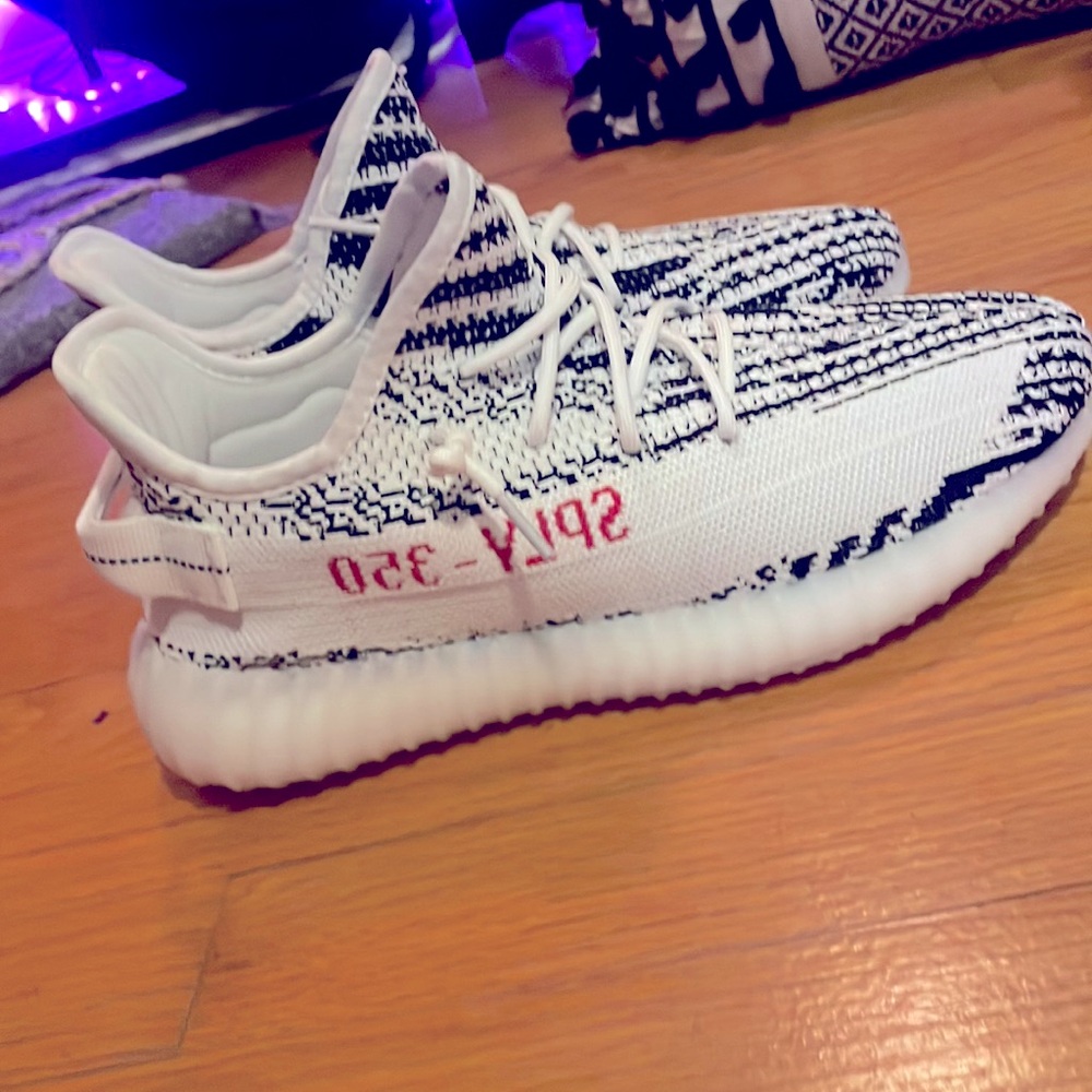 Yeezy 350 v2 Zebra